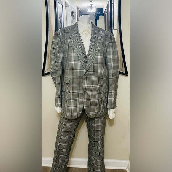 Gray Plaid Men's Suit ( not included the white sleeves shirt)